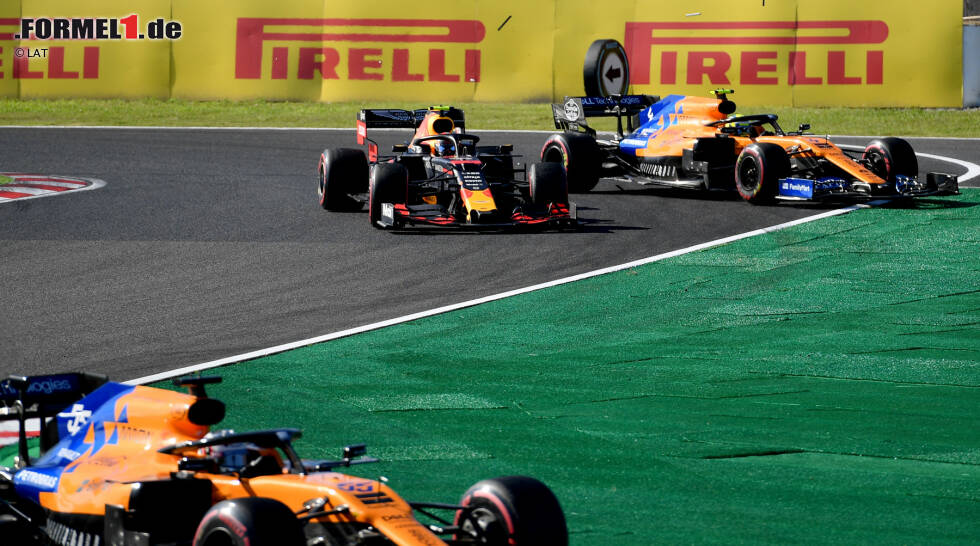 Foto zur News: Carlos Sainz (McLaren), Alexander Albon (Red Bull) und Lando Norris (McLaren)