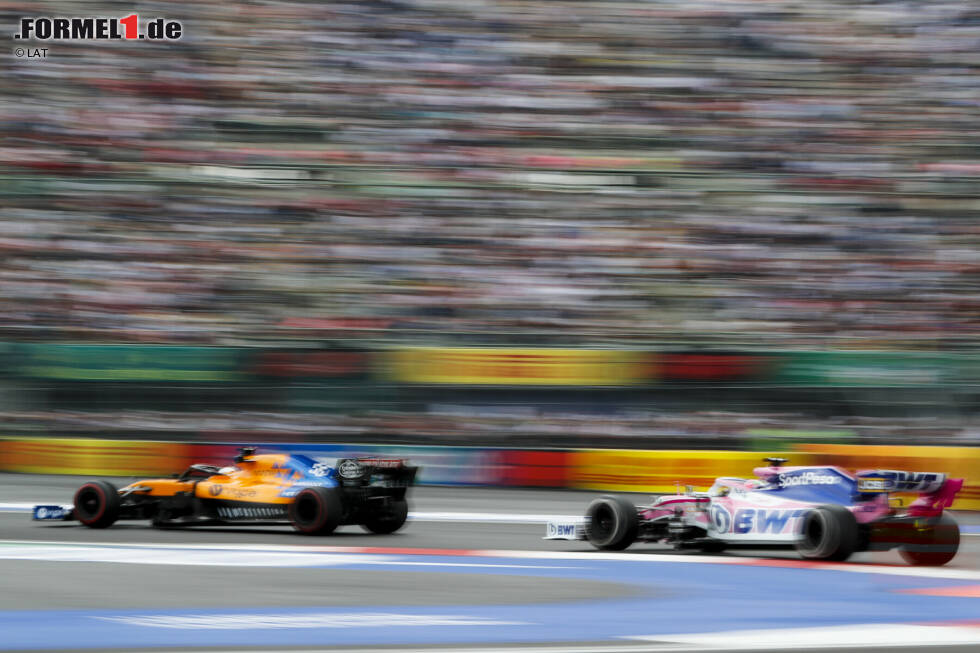 Foto zur News: Carlos Sainz (McLaren) und Sergio Perez (Racing Point)