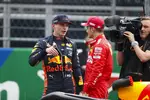 Foto zur News: Max Verstappen (Red Bull) und Charles Leclerc (Ferrari)