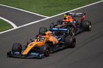 Foto zur News: Carlos Sainz (McLaren) und Alexander Albon (Red Bull)