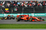 Foto zur News: Sebastian Vettel (Ferrari) und Alexander Albon (Red Bull)
