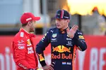 Foto zur News: Sebastian Vettel (Ferrari) und Max Verstappen (Red Bull)