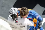 Foto zur News: Lewis Hamilton (Mercedes) und Lando Norris (McLaren)