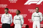 Foto zur News: Lewis Hamilton (Mercedes) und Valtteri Bottas (Mercedes)