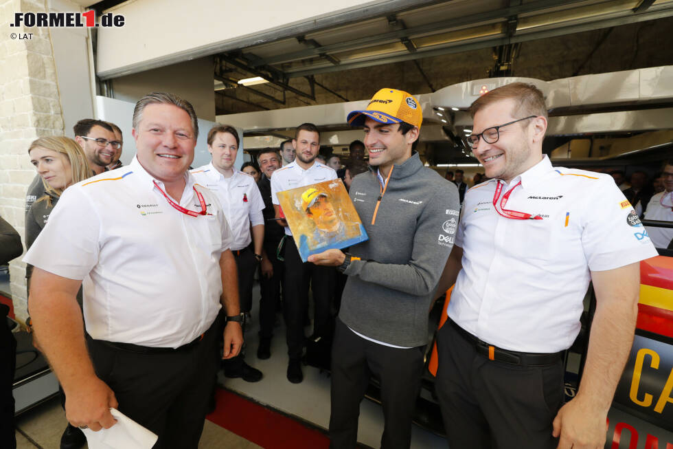 Foto zur News: Carlos Sainz (McLaren), Zak Brown und Andreas Seidl