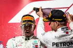 Foto zur News: Valtteri Bottas (Mercedes) und Lewis Hamilton (Mercedes)