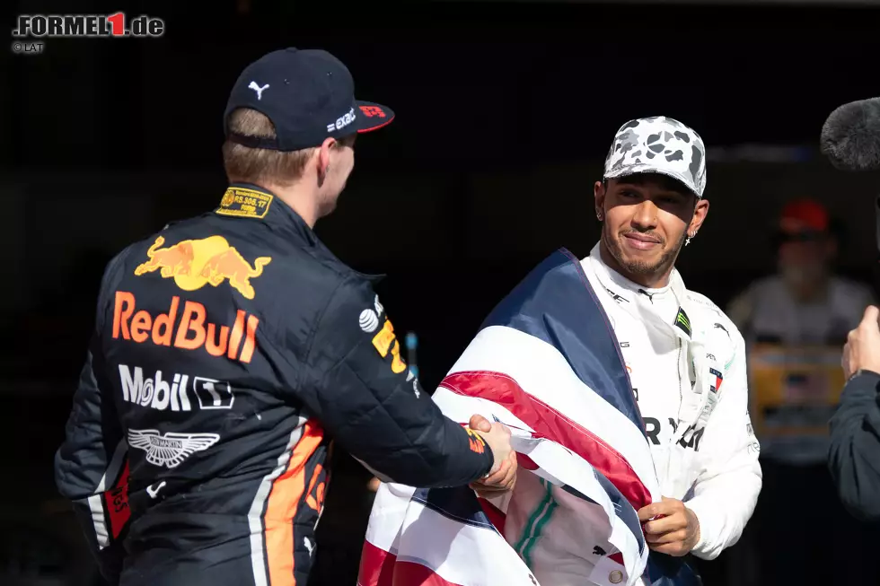 Foto zur News: Max Verstappen (Red Bull) und Lewis Hamilton (Mercedes)