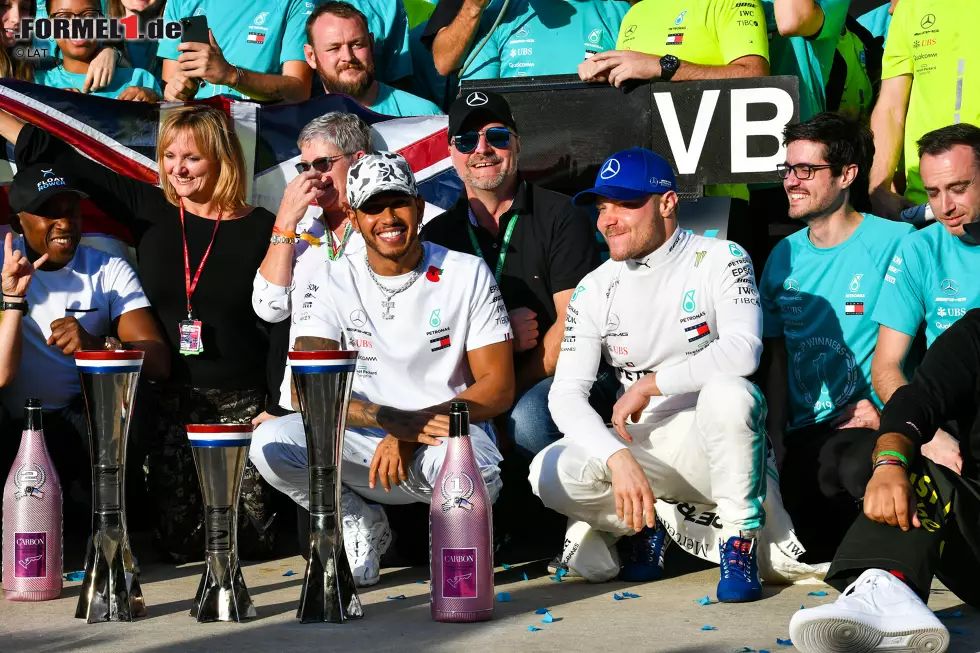 Foto zur News: Lewis Hamilton (Mercedes) und Valtteri Bottas (Mercedes)