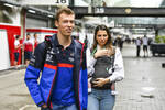Foto zur News: Daniil Kwjat (Toro Rosso) mit Kelly Piquet und seiner Tochter
