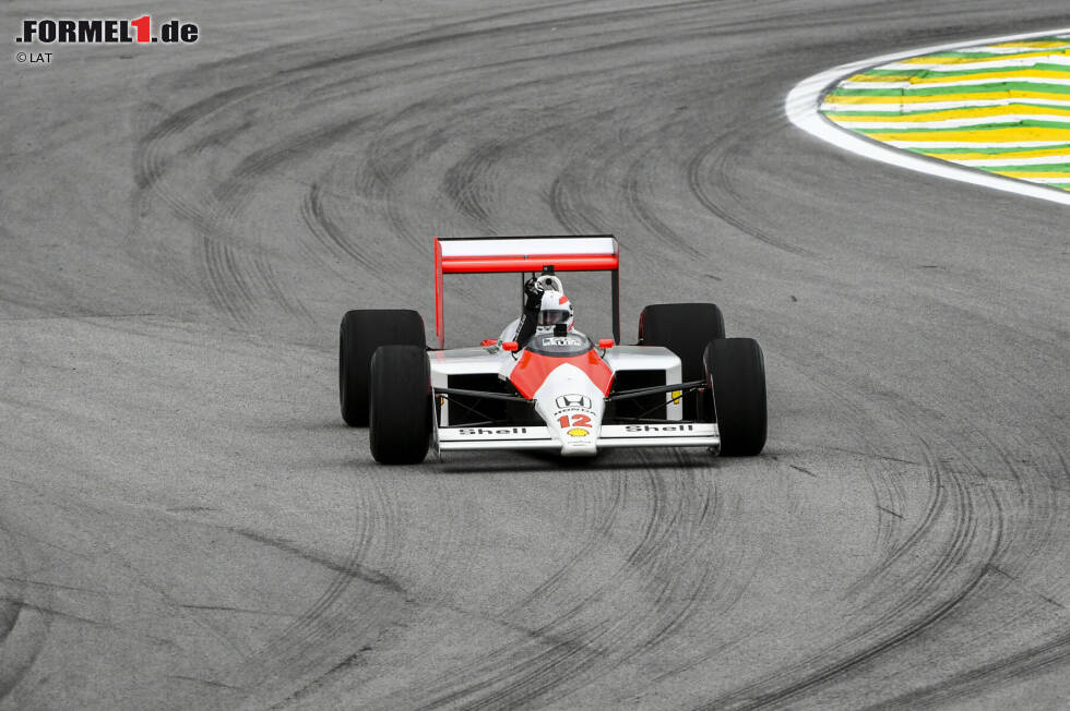 Foto zur News: Martin Brundle im McLaren MP4/4 von Ayrton Senna 1988