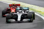 Foto zur News: Lewis Hamilton (Mercedes) und Charles Leclerc (Ferrari)