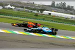 Foto zur News: Alexander Albon (Red Bull) und George Russell (Williams)