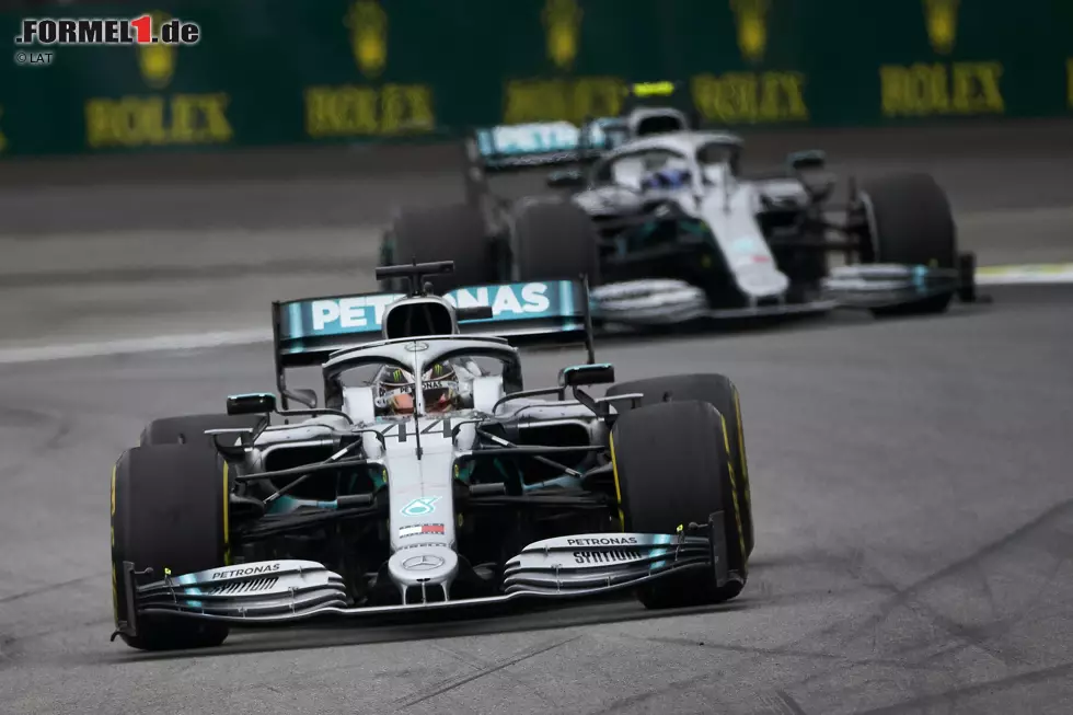 Foto zur News: Lewis Hamilton (Mercedes) und Valtteri Bottas (Mercedes)