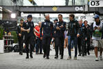 Foto zur News: Max Verstappen (Red Bull), Alexander Albon (Red Bull) und George Russell (Williams)