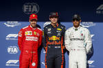 Foto zur News: Sebastian Vettel (Ferrari), Max Verstappen (Red Bull) und Lewis Hamilton (Mercedes)