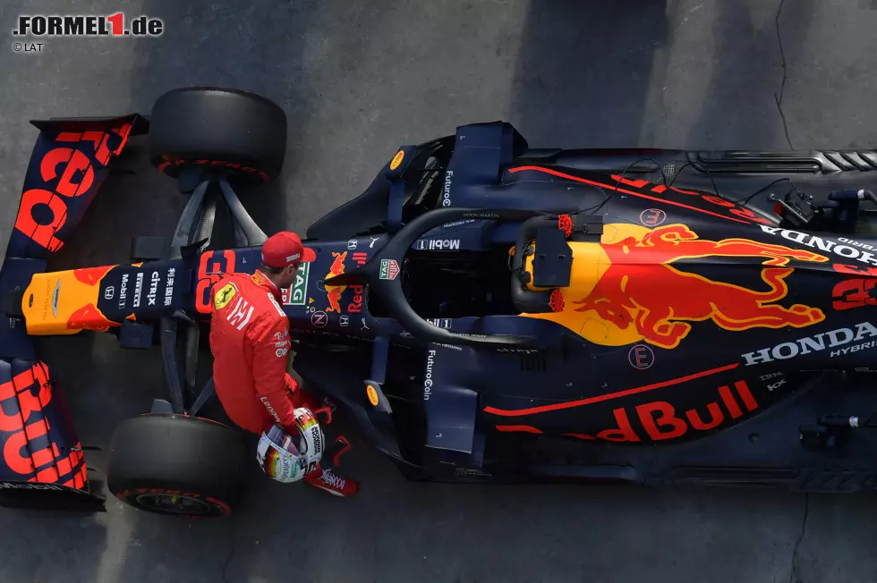 Foto zur News: Sebastian Vettel (Ferrari) und Max Verstappen (Red Bull)