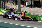 Foto zur News: Sergio Perez (Racing Point) und Carlos Sainz (McLaren)