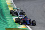 Foto zur News: Daniil Kwjat (Toro Rosso) und Lewis Hamilton (Mercedes)