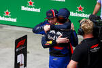 Foto zur News: Max Verstappen (Red Bull) und Pierre Gasly (Toro Rosso)