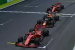 Foto zur News: Sebastian Vettel (Ferrari), Alexander Albon (Red Bull) und Charles Leclerc (Ferrari)