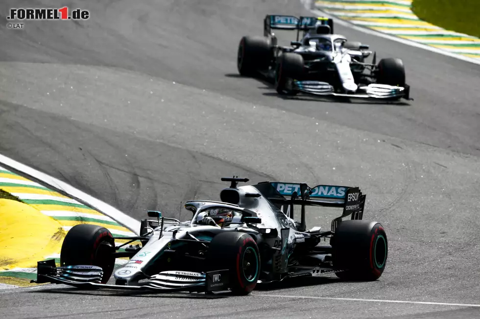 Foto zur News: Lewis Hamilton (Mercedes) und Valtteri Bottas (Mercedes)