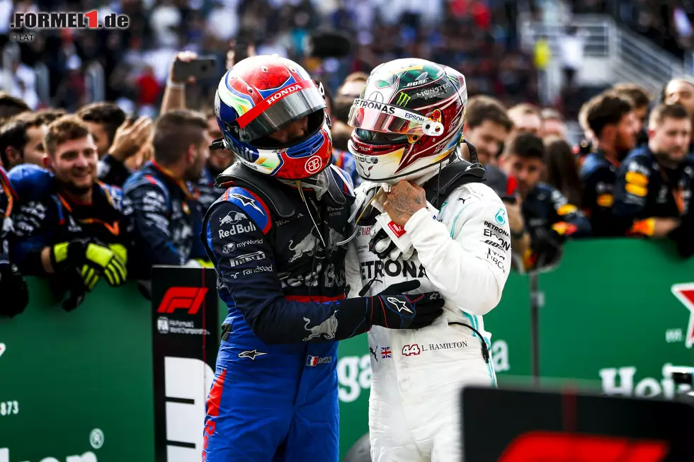 Foto zur News: Pierre Gasly (Toro Rosso) und Lewis Hamilton (Mercedes)