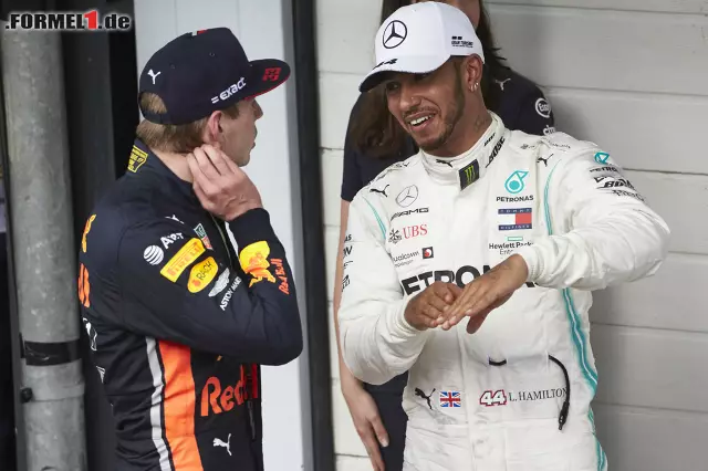 Foto zur News: Max Verstappen (Red Bull) und Lewis Hamilton (Mercedes)