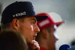 Foto zur News: Max Verstappen (Red Bull) und Charles Leclerc (Ferrari)