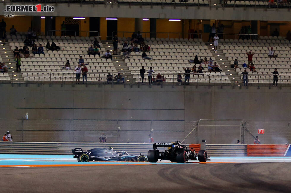 Foto zur News: Valtteri Bottas (Mercedes) und Romain Grosjean (Haas)