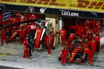 Foto zur News: Sebastian Vettel (Ferrari) und Charles Leclerc (Ferrari)