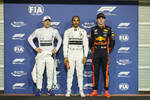 Foto zur News: Valtteri Bottas (Mercedes), Lewis Hamilton (Mercedes) und Max Verstappen (Red Bull)