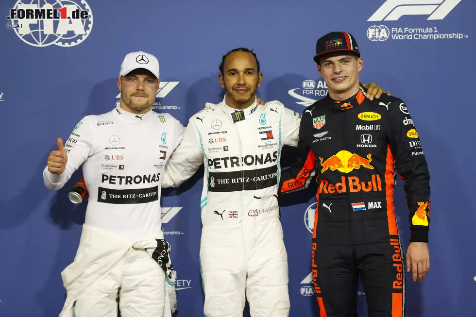 Foto zur News: Lewis Hamilton (Mercedes), Valtteri Bottas (Mercedes) und Max Verstappen (Red Bull)