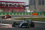 Foto zur News: Lewis Hamilton (Mercedes) und Charles Leclerc (Ferrari)