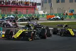 Foto zur News: Daniel Ricciardo (Renault), Kevin Magnussen (Haas) und Nico Hülkenberg (Renault)