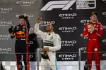 Foto zur News: Max Verstappen (Red Bull), Lewis Hamilton (Mercedes) und Charles Leclerc (Ferrari)