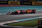 Foto zur News: Max Verstappen (Red Bull) und Charles Leclerc (Ferrari)