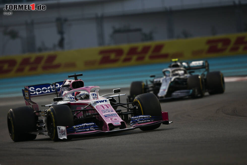 Foto zur News: Sergio Perez (Racing Point) und Valtteri Bottas (Mercedes)