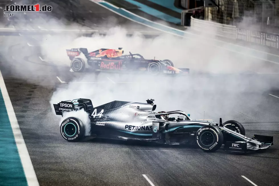 Foto zur News: Max Verstappen (Red Bull) und Lewis Hamilton (Mercedes)