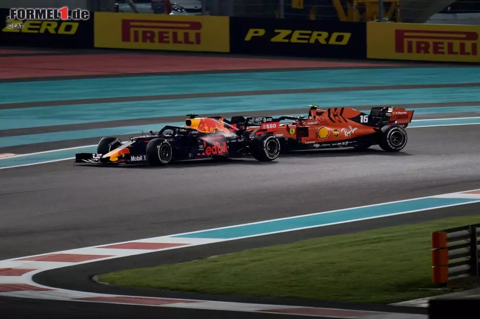 Foto zur News: Max Verstappen (Red Bull) und Charles Leclerc (Ferrari)