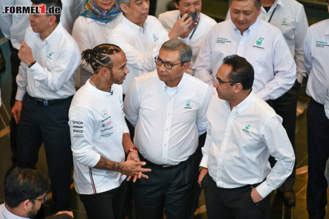 Foto zur News: Weltmeister Lewis Hamilton reiste genauso nach Kuala Lumpur ...