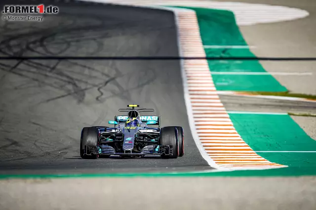 Foto zur News: Vor Jahren testete Rossi bereits mit Ferrari, in Valencia saß er zum ersten Mal im Silberpfeil.