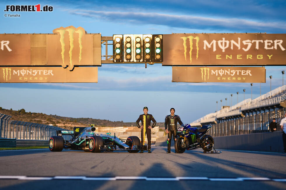 Foto zur News: Valentino Rossi und Lewis Hamilton