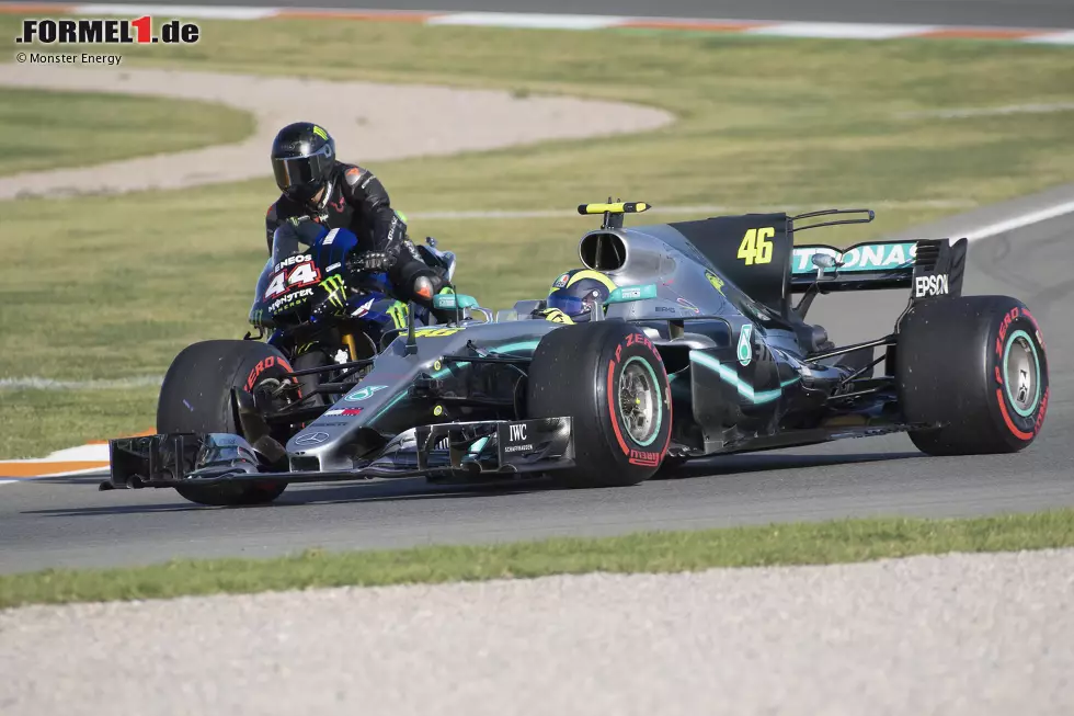 Foto zur News: Valentino Rossi und Lewis Hamilton