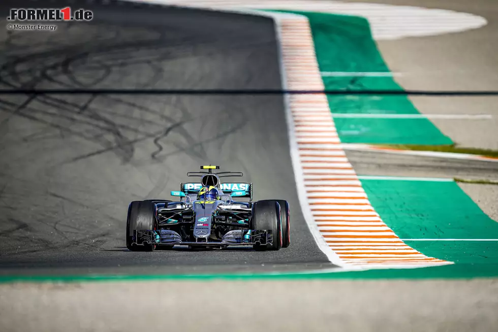 Foto zur News: Vor Jahren testete Rossi bereits mit Ferrari, in Valencia saß er zum ersten Mal im Silberpfeil.