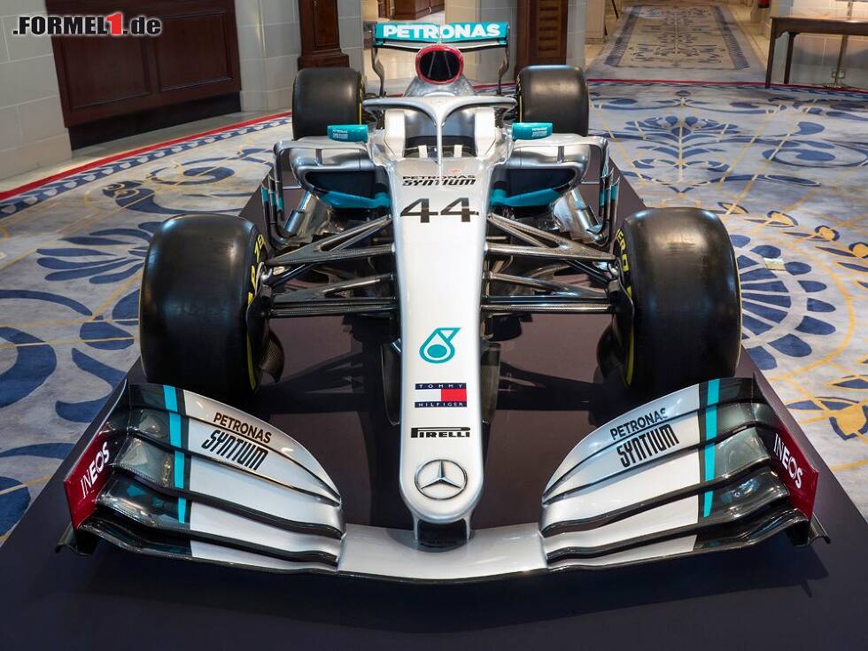 Foto zur News: Die Silberpfeile enthüllen die neue Mercedes-Lackierung für 2020. Klick dich durch die weiteren Bilder.