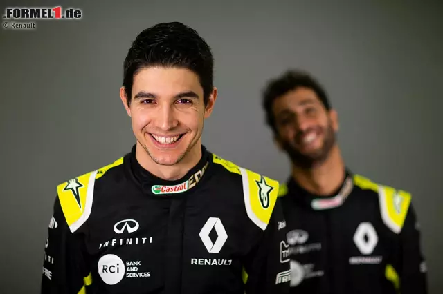 Foto zur News: Esteban Ocon (Renault) und Daniel Ricciardo (Renault)