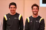 Foto zur News: Esteban Ocon (Renault) und Daniel Ricciardo (Renault)