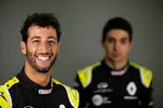 Foto zur News: Daniel Ricciardo (Renault) und Esteban Ocon (Renault)