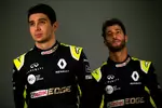 Foto zur News: Esteban Ocon (Renault) und Daniel Ricciardo (Renault)