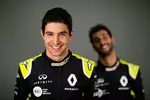 Foto zur News: Esteban Ocon (Renault) und Daniel Ricciardo (Renault)